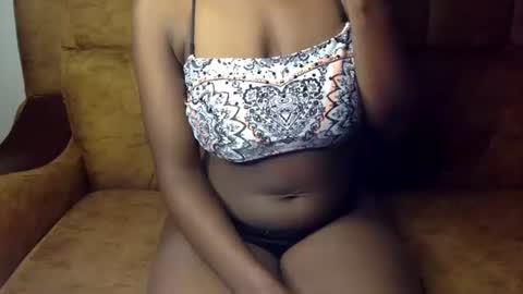 Snapshot of sexy_ellahh chatting on 07/15/26, 01:33 Ellahh online show from 07/15/26, 01:33