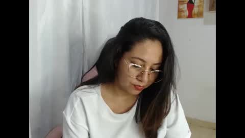 layla violeta gomez online show from 10/19/25, 05:52