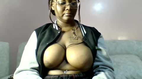 Snapshot of sexy_helle chatting on 06/15/26, 02:03 sexy_helle online show from 06/15/26, 02:03