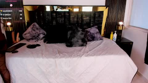 Snapshot of sexy_hot_milf_ chatting on 04/25/26, 01:41 Dafne online show from 04/25/26, 01:41