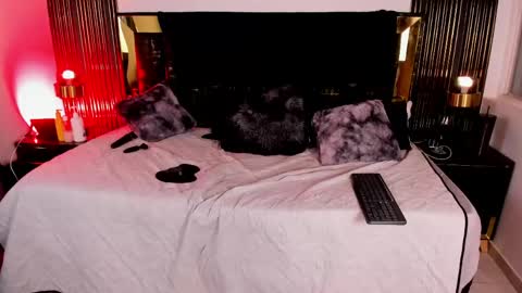 Snapshot of sexy_hot_milf_ chatting on 05/02/26, 05:01 Dafne online show from 05/02/26, 05:01