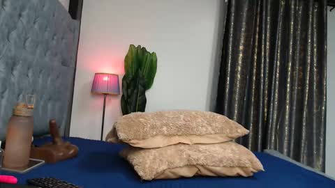 Snapshot of sexy_larisa chatting on 12/17/25, 10:54 larisa online show from 12/17/25, 10:54