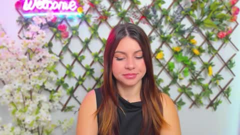 Snapshot of sexy_lily20 chatting on 10/26/25, 04:07 Lily online show from 10/26/25, 04:07