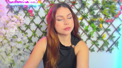 Snapshot of sexy_lily20 chatting on 12/01/25, 03:44 Lily online show from 12/01/25, 03:44