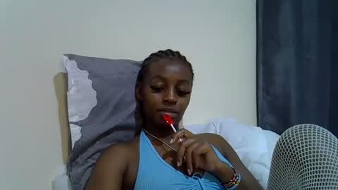 Snapshot of sexy_linda022 chatting on 06/19/26, 12:15 Linda online show from 06/19/26, 12:15