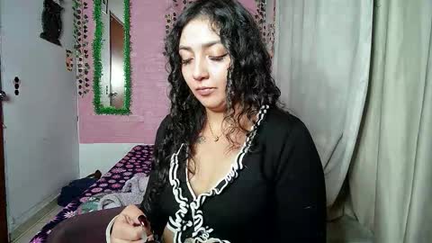 sexy lolas online show from 11/25/25, 03:17