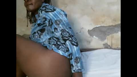 Snapshot of sexy_lunah chatting on 12/15/25, 06:56 sexy_lunah online show from 12/15/25, 06:56