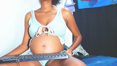 Snapshot of sexy_mamyy chatting on 07/16/26, 06:47 MIA online show from 07/16/26, 06:47