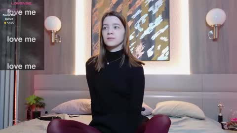 Snapshot of sexy_me_bb chatting on 10/31/25, 01:01 Alison online show from 10/31/25, 01:01