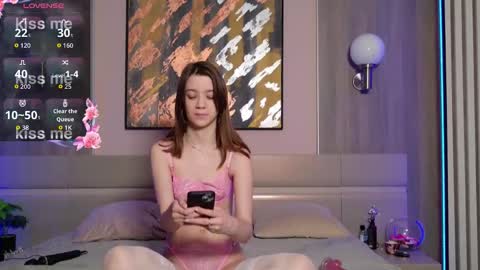 Snapshot of sexy_me_bb chatting on 11/13/25, 01:54 Alison online show from 11/13/25, 01:54