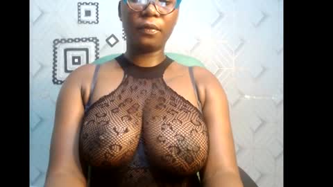 Snapshot of sexy_pearl12 chatting on 02/02/25, 08:35 zoe online show from 02/02/25, 08:35