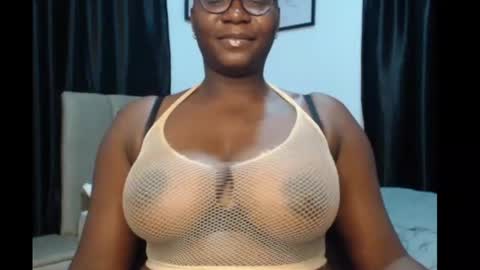 Snapshot of sexy_pearl12 chatting on 05/12/26, 05:54 zoe online show from 05/12/26, 05:54