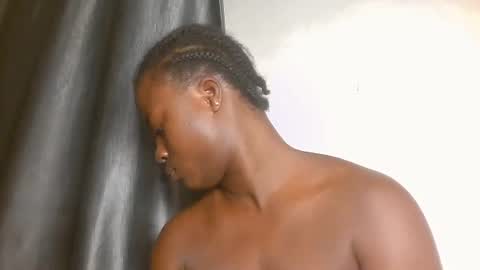 Snapshot of sexy_petitqueen chatting on 03/02/26, 03:52 sexy_petitqueen online show from 03/02/26, 03:52