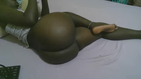 Snapshot of sexy_quincy1 chatting on 02/26/25, 06:43 Sexy Quincy online show from 02/26/25, 06:43