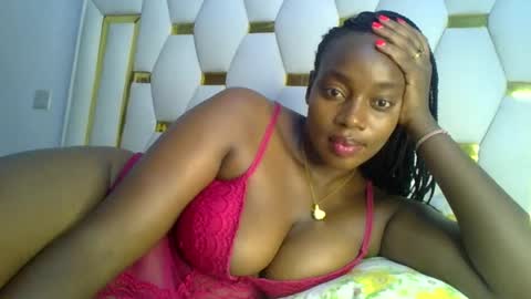 Snapshot of sexy_siera chatting on 02/22/25, 07:36 laura online show from 02/22/25, 07:36