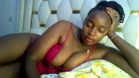 Snapshot of sexy_siera chatting on 02/23/25, 01:42 laura online show from 02/23/25, 01:42