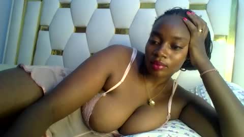 Snapshot of sexy_siera chatting on 02/24/25, 11:10 laura online show from 02/24/25, 11:10