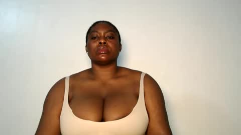 Snapshot of sexy_wetpussyy chatting on 10/29/25, 10:44 Luna online show from 10/29/25, 10:44