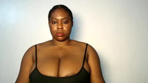 Snapshot of sexy_wetpussyy chatting on 10/31/25, 10:22 Luna online show from 10/31/25, 10:22