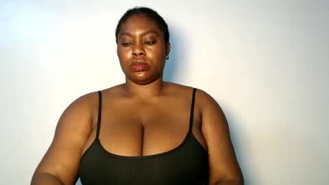 Snapshot of sexy_wetpussyy chatting on 11/07/25, 02:00 Luna online show from 11/07/25, 02:00