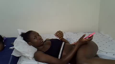 Snapshot of sexy_zola chatting on 05/17/26, 06:33 Im Zola online show from 05/17/26, 06:33