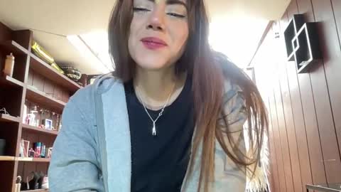 Snapshot of sexyaliceskay chatting on 12/17/25, 05:08 Alice Skay online show from 12/17/25, 05:08