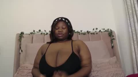 Snapshot of sexyangiexx chatting on 09/16/25, 11:06 Angie online show from 09/16/25, 11:06