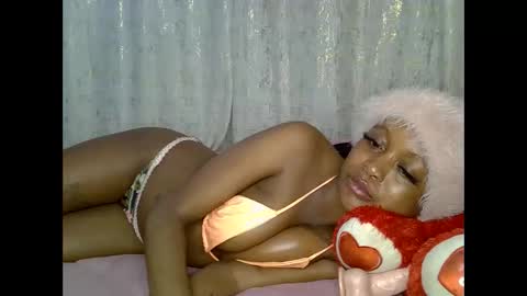 Snapshot of sexyasspetitte_ chatting on 05/27/26, 11:35 sexyasspetitte_ online show from 05/27/26, 11:35
