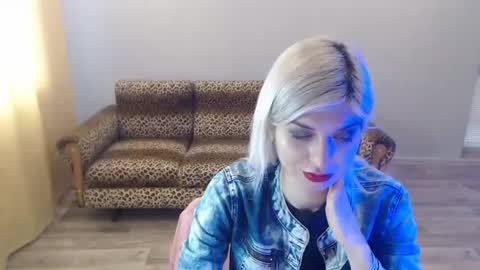 Snapshot of sexybeatriice chatting on 01/16/25, 10:21 sexybeatriice online show from 01/16/25, 10:21