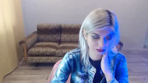 Snapshot of sexybeatriice chatting on 01/17/25, 07:19 sexybeatriice online show from 01/17/25, 07:19