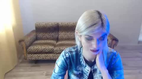 Snapshot of sexybeatriice chatting on 01/19/25, 10:17 sexybeatriice online show from 01/19/25, 10:17