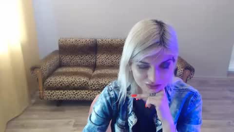 Snapshot of sexybeatriice chatting on 01/24/25, 10:21 sexybeatriice online show from 01/24/25, 10:21