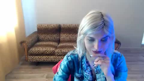 Snapshot of sexybeatriice chatting on 02/20/25, 10:37 sexybeatriice online show from 02/20/25, 10:37