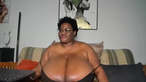 Snapshot of sexyblackhugetits chatting on 01/27/25, 07:46 sexyblackhugetits online show from 01/27/25, 07:46