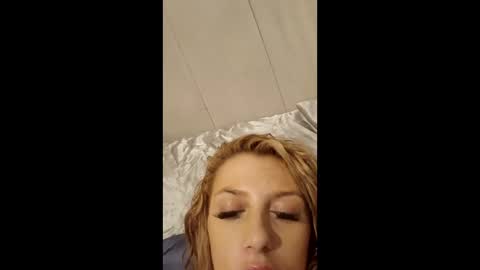 sexyblondebombshell703890 online show from 04/15/26, 03:57