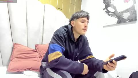 Snapshot of sexyboy_vc chatting on 09/17/25, 12:07 owen sky online show from 09/17/25, 12:07