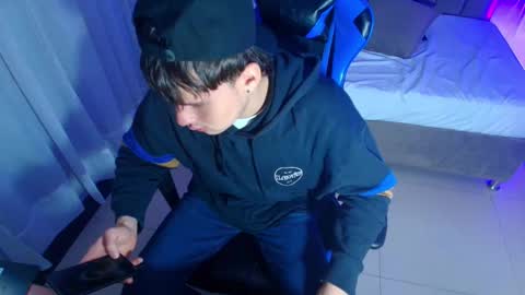 Snapshot of sexyboy_vc chatting on 10/15/25, 01:22 owen sky online show from 10/15/25, 01:22