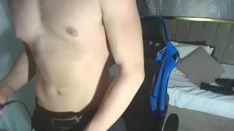 Snapshot of sexyboy_vc chatting on 10/16/25, 12:17 owen sky online show from 10/16/25, 12:17
