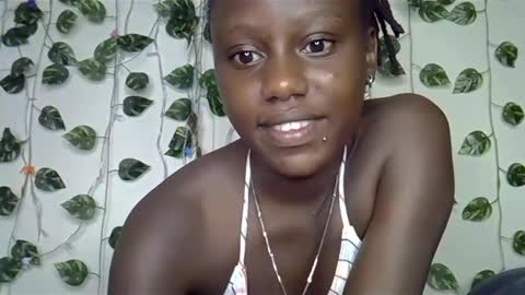 Snapshot of sexybree_love chatting on 12/17/24, 12:12 sexybree_love online show from 12/17/24, 12:12