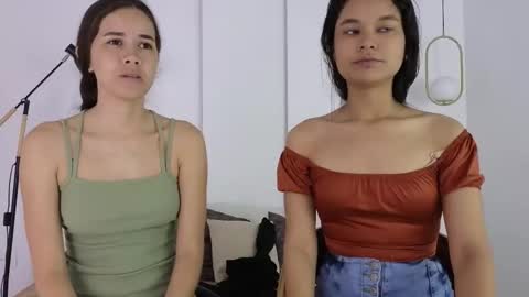chanell and yina online show from 11/13/25, 01:21