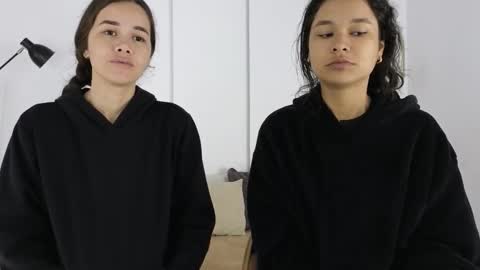 Snapshot of sexychanell_18 chatting on 12/19/25, 01:18 chanell and yina online show from 12/19/25, 01:18