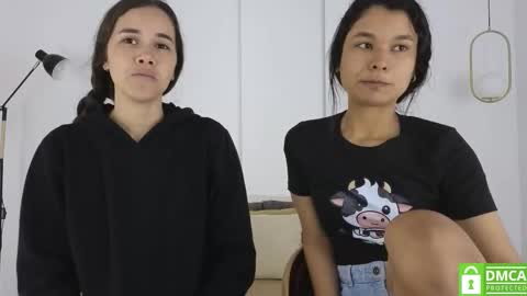 Snapshot of sexychanell_18 chatting on 12/22/25, 01:19 chanell and yina online show from 12/22/25, 01:19