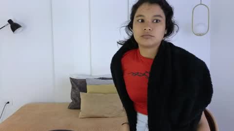 chanell and yina online show from 04/05/26, 01:30