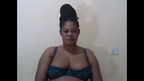 Snapshot of sexydove2 chatting on 02/25/25, 02:14 EMILY online show from 02/25/25, 02:14