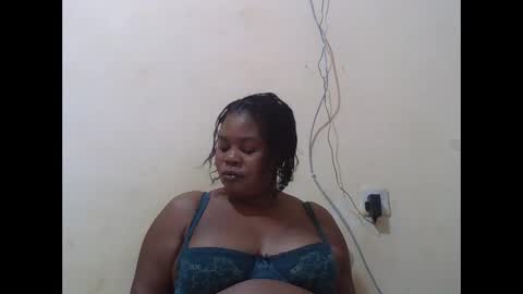 Snapshot of sexydove2 chatting on 10/03/25, 07:11 EMILY online show from 10/03/25, 07:11