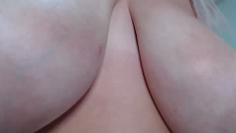 Snapshot of sexyelsexy1 chatting on 01/07/25, 09:40 Emma online show from 01/07/25, 09:40