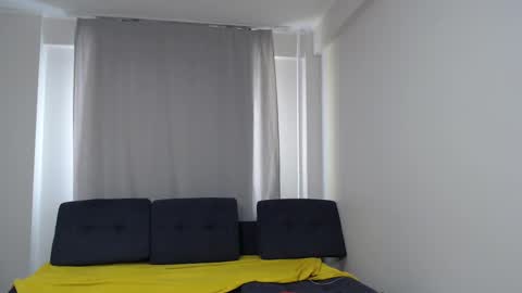 Snapshot of sexyelsexy1 chatting on 02/24/25, 06:16 Emma online show from 02/24/25, 06:16