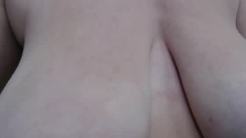 Snapshot of sexyelsexy1 chatting on 10/28/25, 06:17 Emma online show from 10/28/25, 06:17