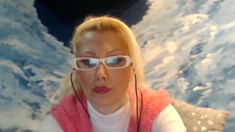 Snapshot of sexyeni chatting on 01/12/25, 10:01 ENI pvt moan your name WHEN I M NOT online you tell me in SNAPCHAT deal yes add me... FREE TWITTER magiconline101...... online show from 01/12/25, 10:01