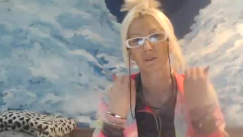 Snapshot of sexyeni chatting on 01/20/25, 12:04 ENI pvt moan your name WHEN I M NOT online you tell me in SNAPCHAT deal yes add me... FREE TWITTER magiconline101...... online show from 01/20/25, 12:04